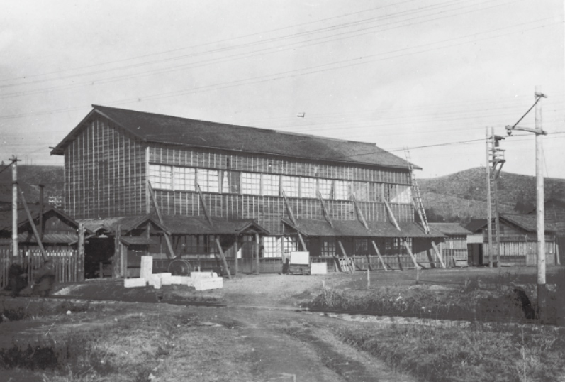 久原鉱業所日立鉱山の修理工場で5馬力電動機完成。日立村宮田芝内に新工場が完成し、日立製作所創業